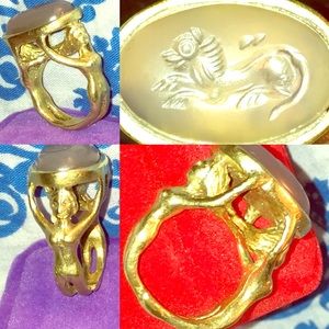 ancient roman woman lion stone gold motif ring